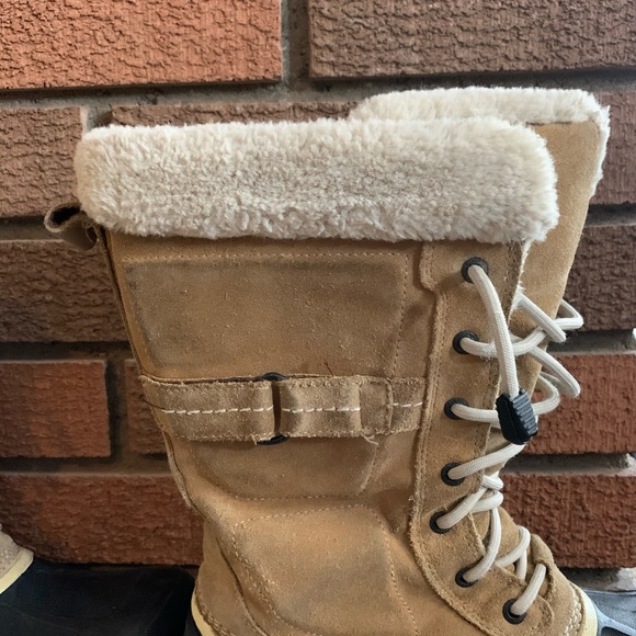 Wind River Shoes - WINDRIVER Beige Furry-Inside Winter Boots